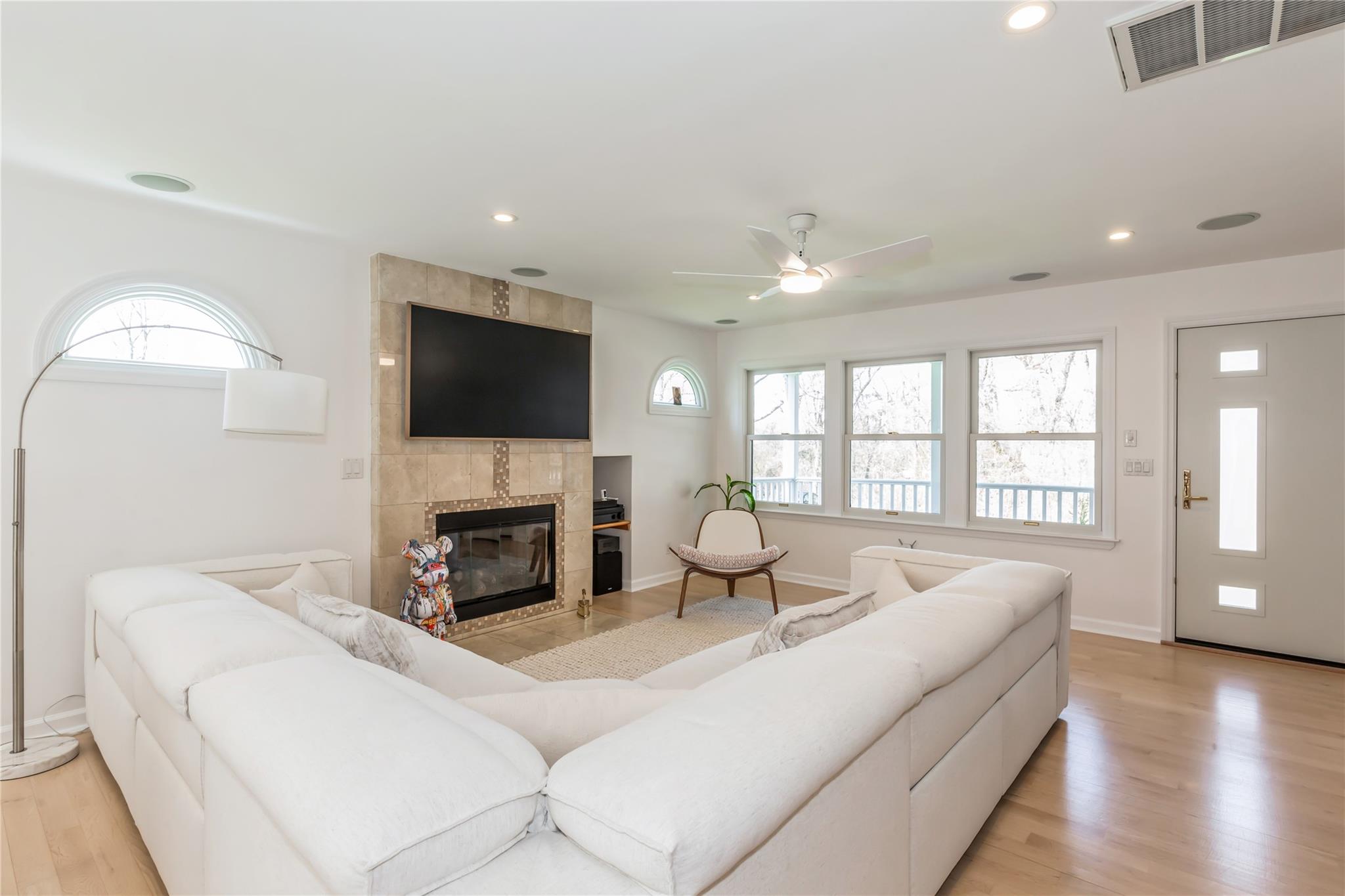 12 Midvale Avenue, Port Jefferson, New York image 9
