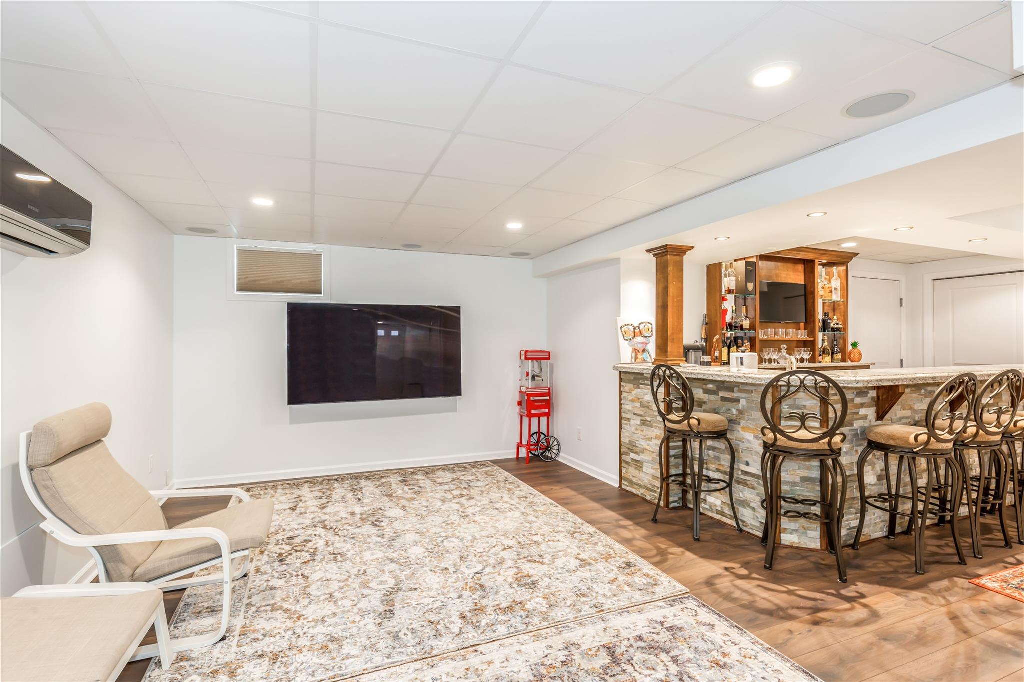 12 Midvale Avenue, Port Jefferson, New York image 21