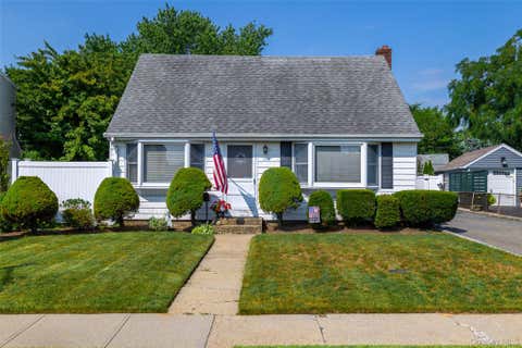 Homes For Sale - 190 Cottage Boulevard<br/> Nassau County, Hicksville, NY 11801