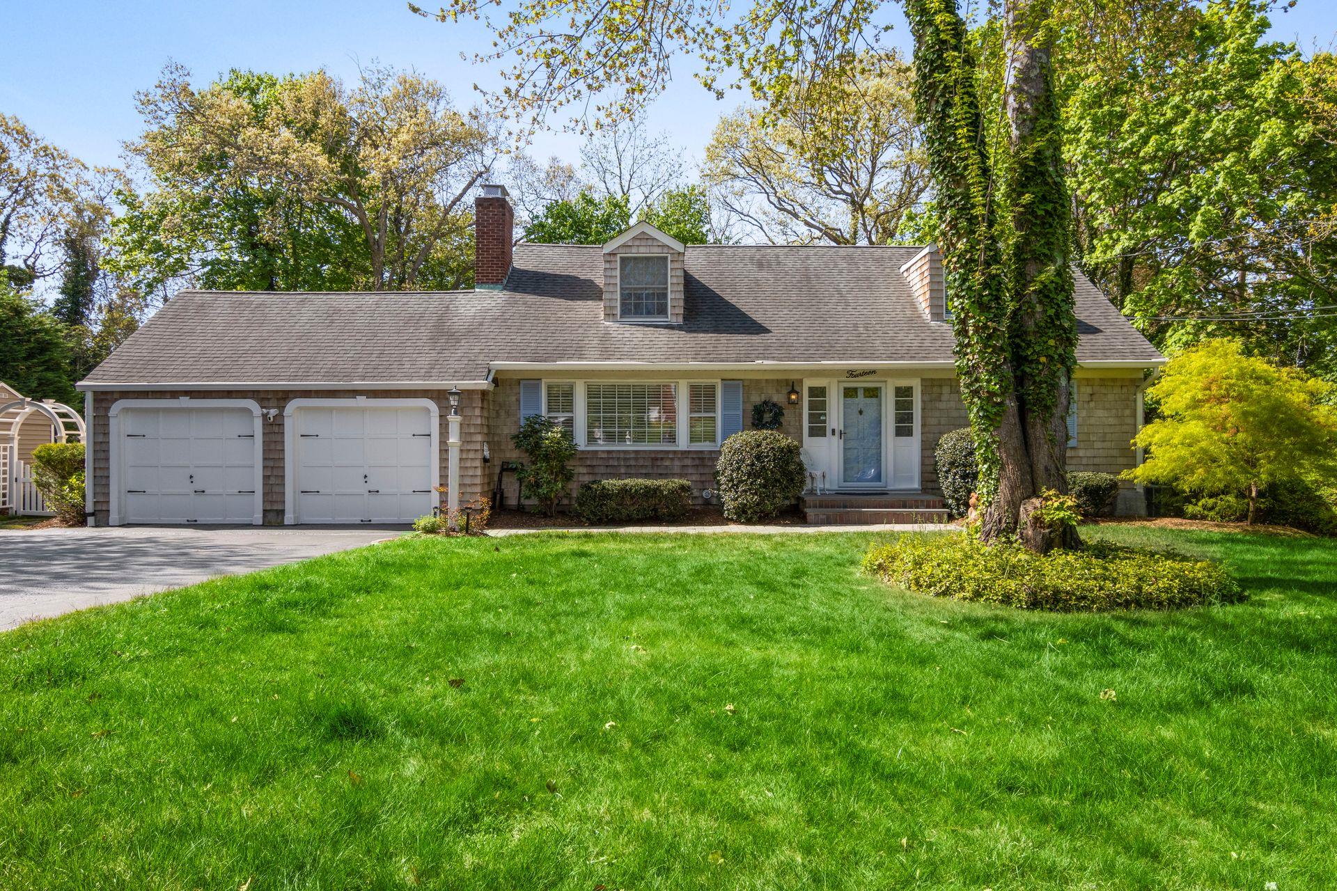 Caleb Brewster Road, East Setauket, Hamptons, NY - 4 Bedrooms  
2 Bathrooms - 