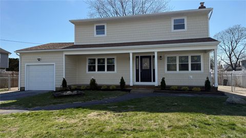 Homes For Sale - 211 4th Avenue<br/> Suffolk County, West Babylon, NY 11704