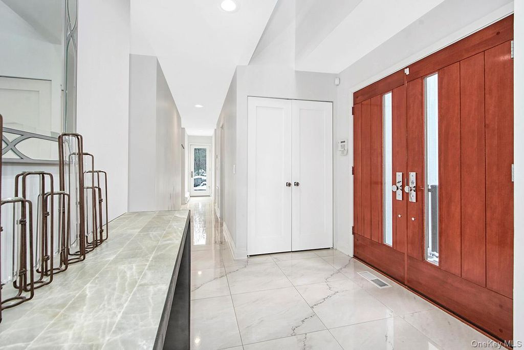 Photo of 2 Whippoorwill Close, Chappaqua, NY 10514 (MLS # 946807)