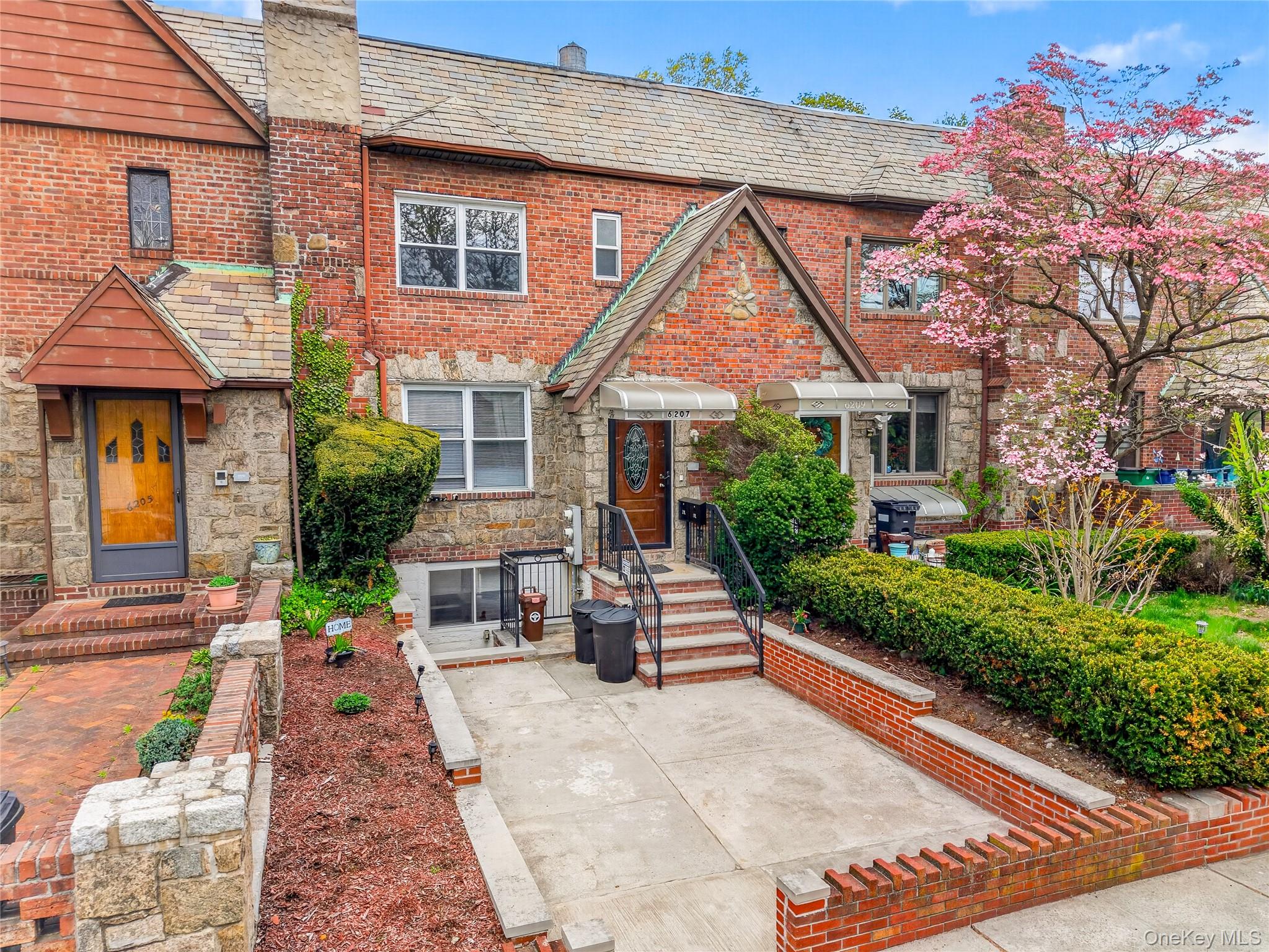 6207 Alderton Street