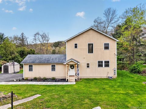 Homes For Sale - 21 Kent Lake Avenue<br/> Carmel, NY 10512
