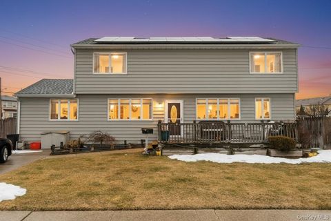 Photo of 2 Parente Lane N, Island Park, NY 11558 (MLS # 968132)