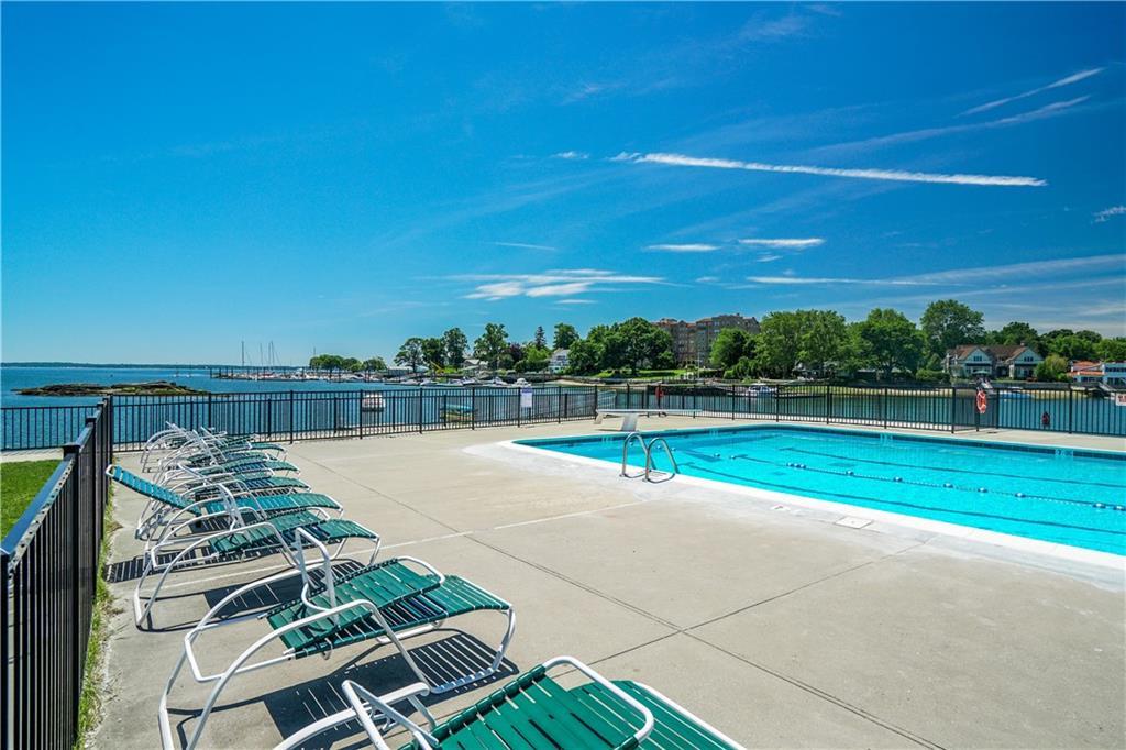 Mamaroneck, New York 10543, United States, 5 Bedrooms Bedrooms, ,4 BathroomsBathrooms,Residential,Pending,170669