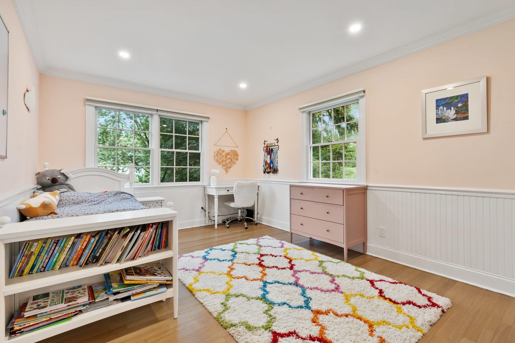 Mamaroneck, New York 10543, United States, 5 Bedrooms Bedrooms, ,4 BathroomsBathrooms,Residential,Pending,170669