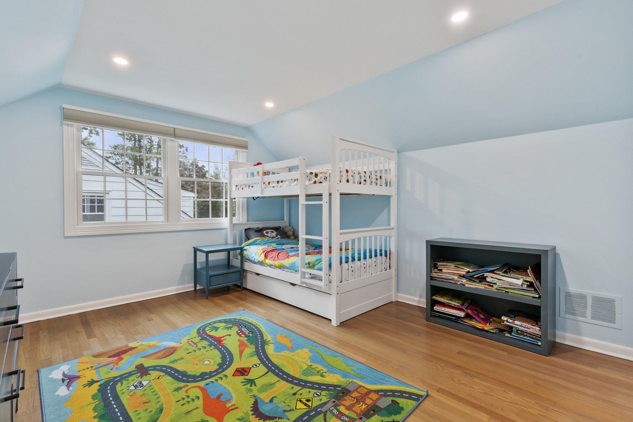 Mamaroneck, New York 10543, United States, 5 Bedrooms Bedrooms, ,4 BathroomsBathrooms,Residential,Pending,170669