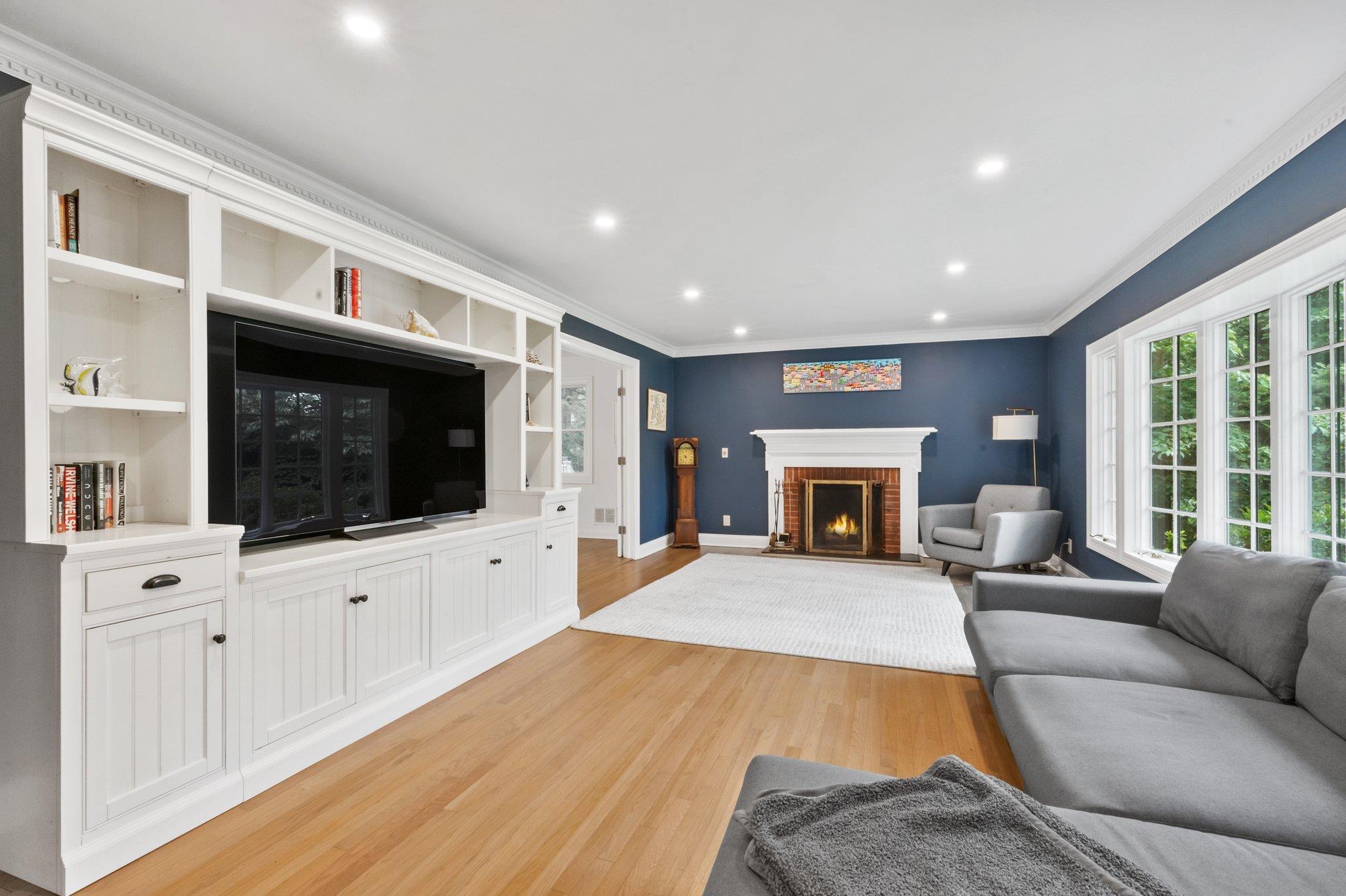 Mamaroneck, New York 10543, United States, 5 Bedrooms Bedrooms, ,4 BathroomsBathrooms,Residential,Pending,170669