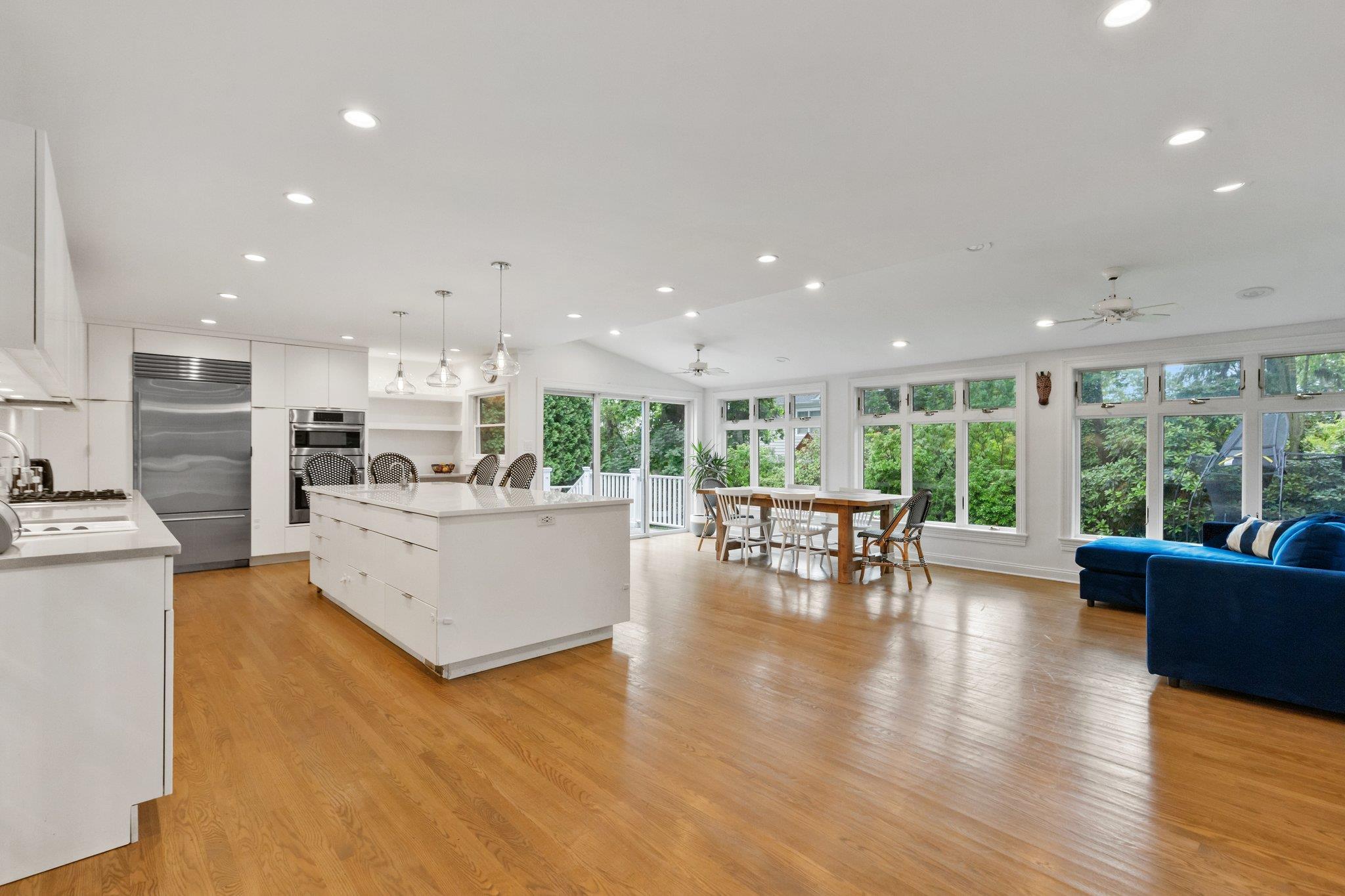 Mamaroneck, New York 10543, United States, 5 Bedrooms Bedrooms, ,4 BathroomsBathrooms,Residential,Pending,170669