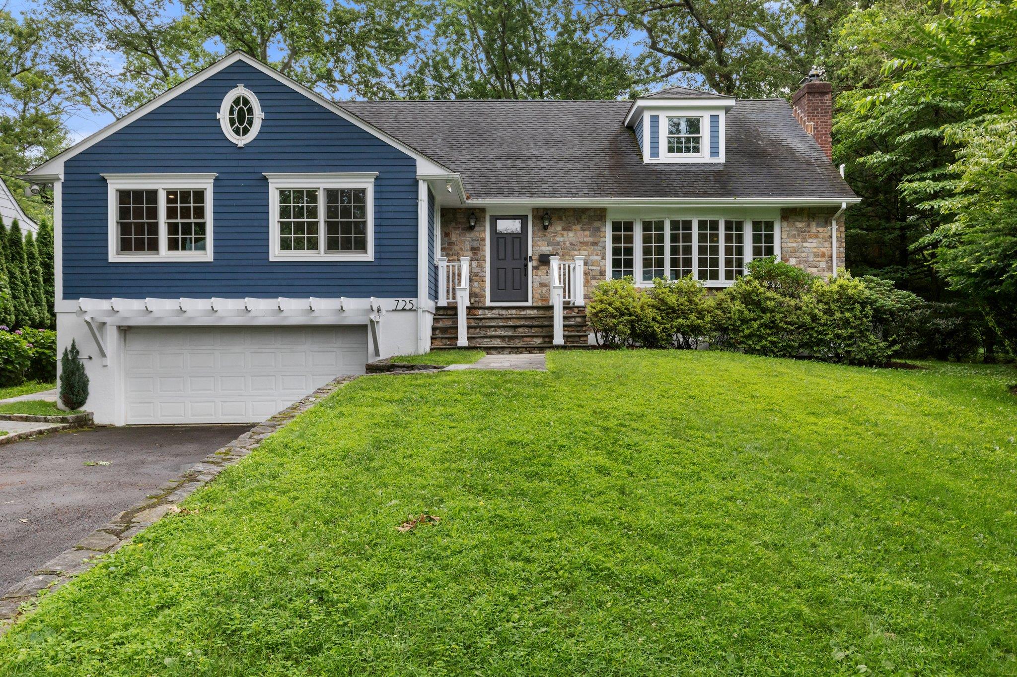 Mamaroneck, New York 10543, United States, 5 Bedrooms Bedrooms, ,4 BathroomsBathrooms,Residential,Pending,170669