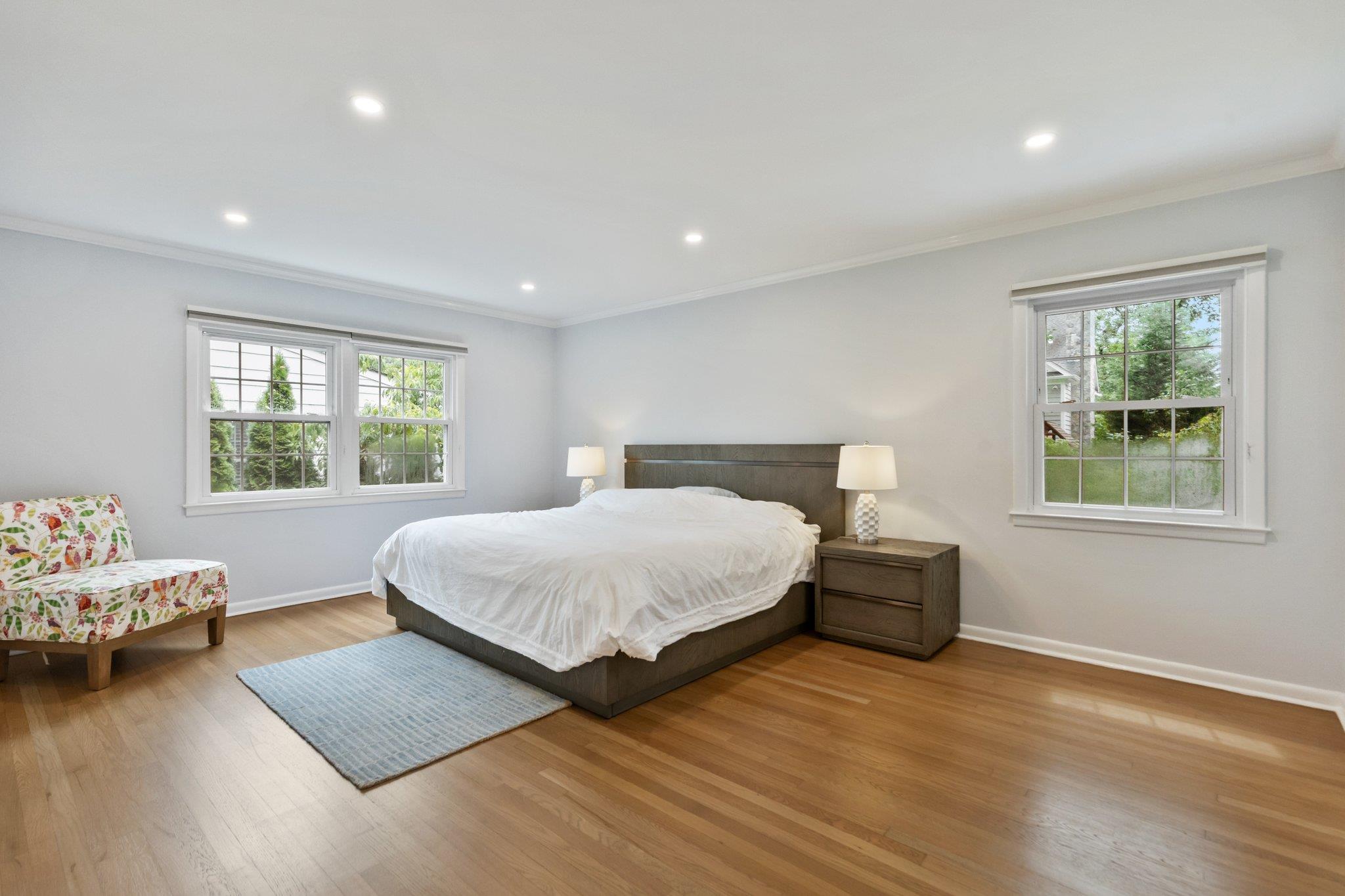 Mamaroneck, New York 10543, United States, 5 Bedrooms Bedrooms, ,4 BathroomsBathrooms,Residential,Pending,170669