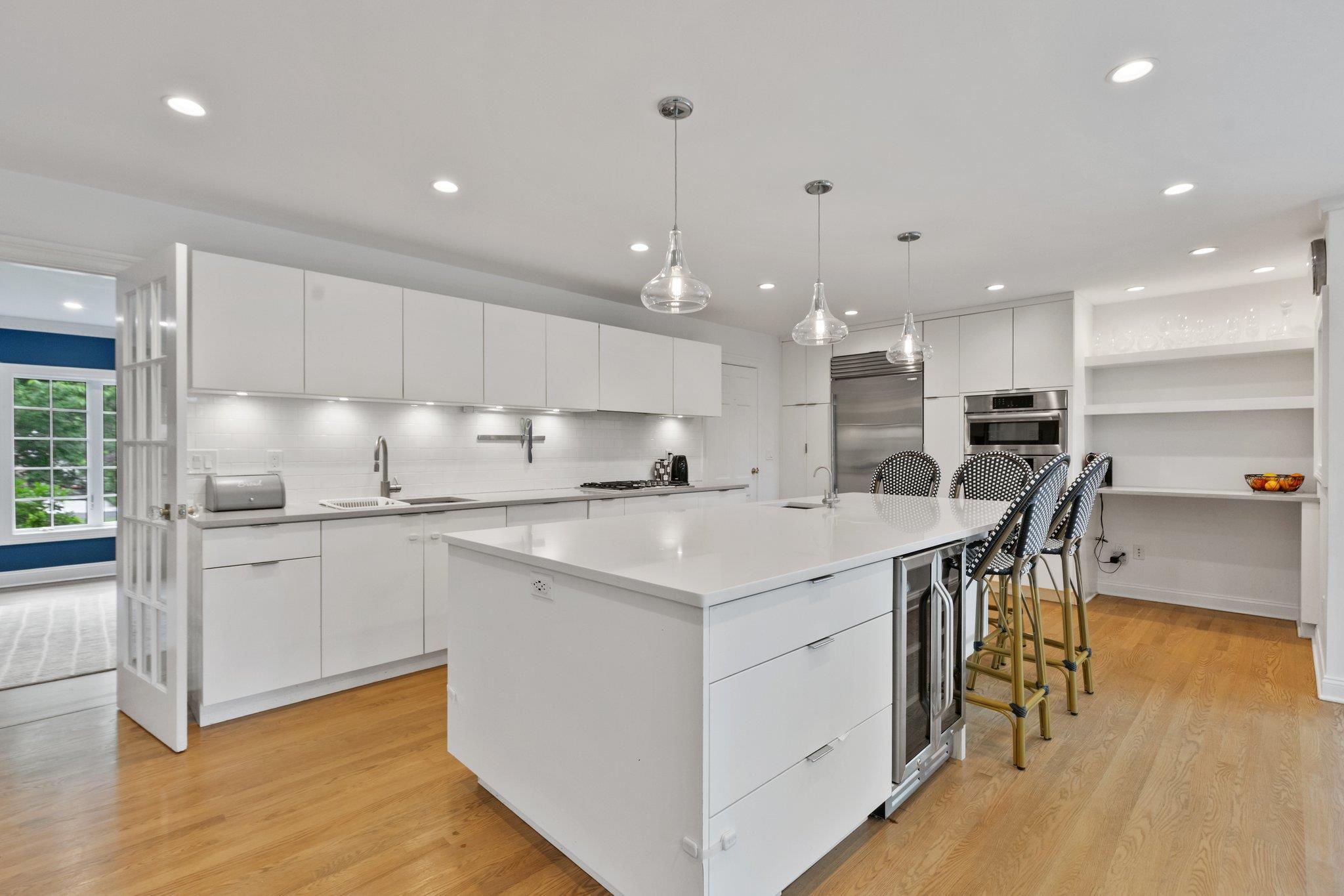 Mamaroneck, New York 10543, United States, 5 Bedrooms Bedrooms, ,4 BathroomsBathrooms,Residential,Pending,170669