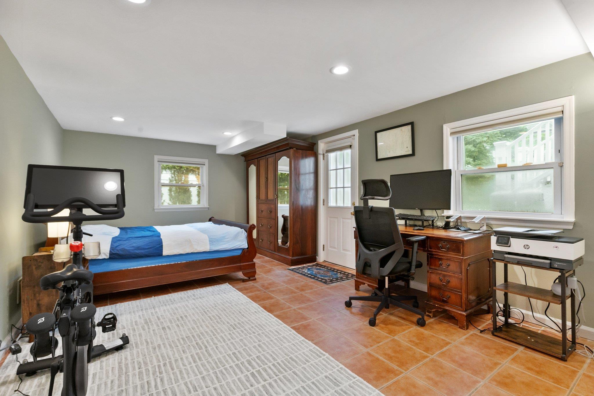 Mamaroneck, New York 10543, United States, 5 Bedrooms Bedrooms, ,4 BathroomsBathrooms,Residential,Pending,170669