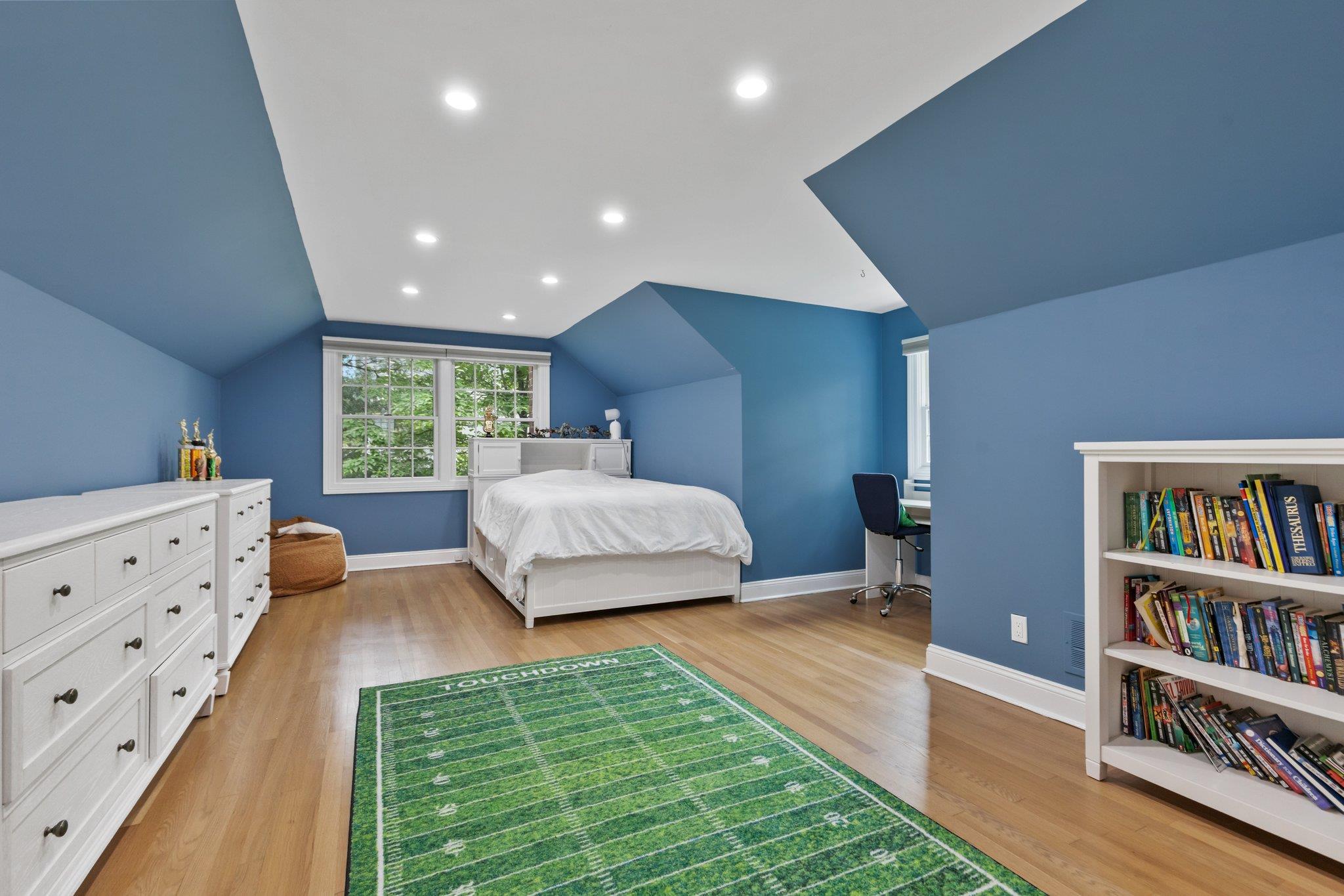 Mamaroneck, New York 10543, United States, 5 Bedrooms Bedrooms, ,4 BathroomsBathrooms,Residential,Pending,170669