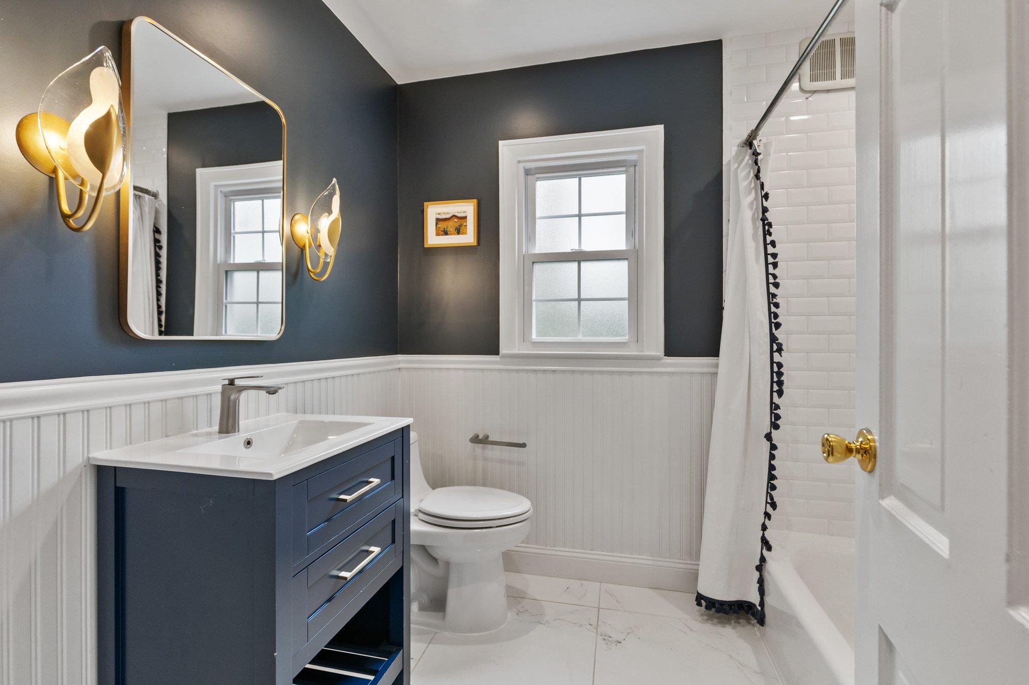 Mamaroneck, New York 10543, United States, 5 Bedrooms Bedrooms, ,4 BathroomsBathrooms,Residential,Pending,170669