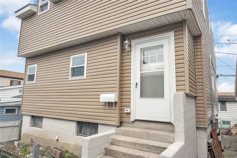 Photo of 28D Edgewater Park #D, Bronx, NY 10465 (MLS # 810734) Photo of 28D Edgewater Park #D, Bronx, NY 10465 (MLS # 810734)