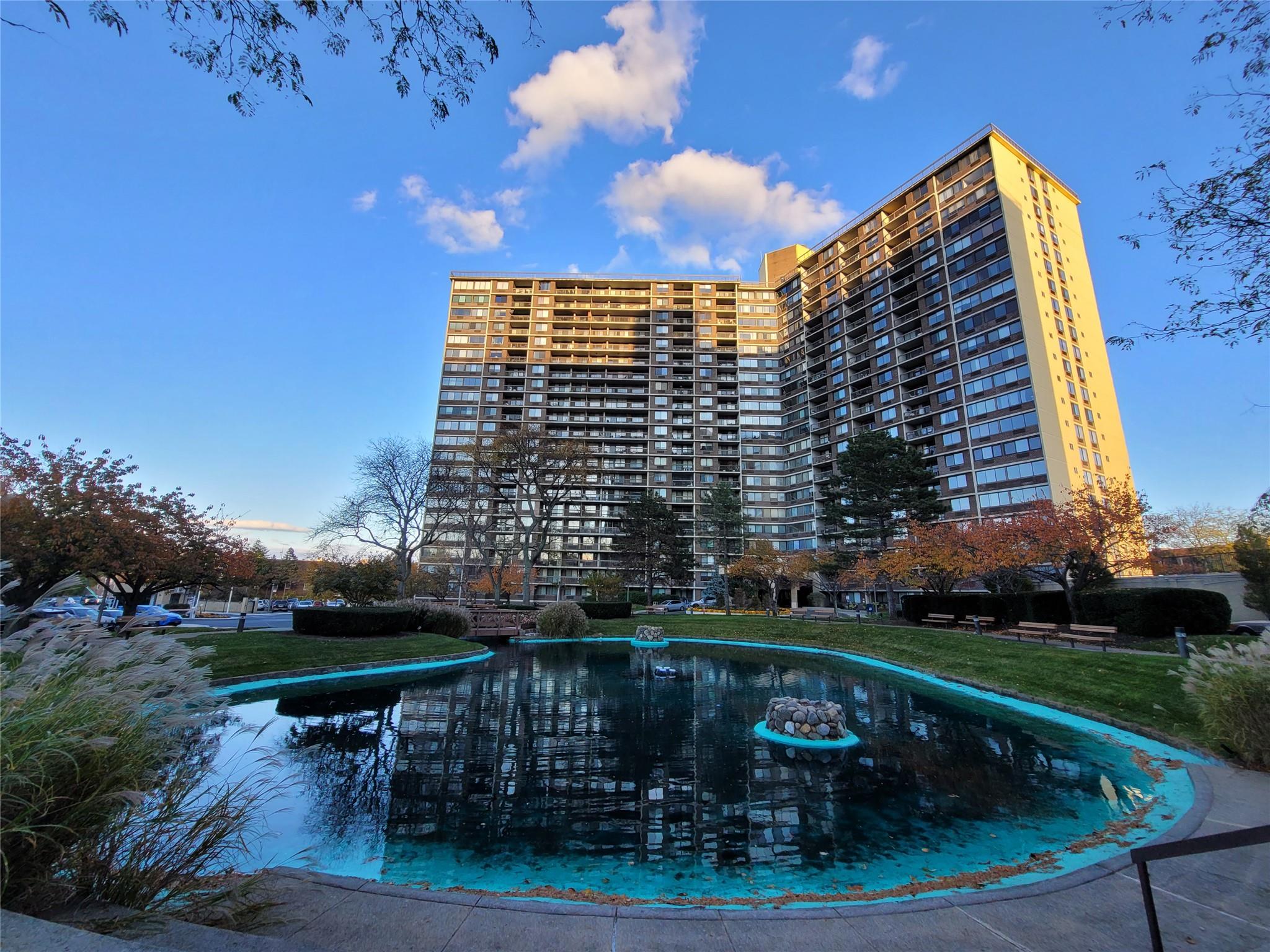 Rental Property at Bay Club Drive 19S, Bayside, Queens, NY - Bedrooms: 2 
Bathrooms: 2 
Rooms: 5  - $4,000 MO.