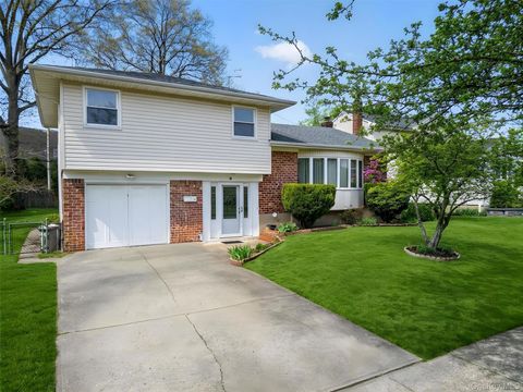 Homes For Sale - 42 Edna Drive<br/> Syosset, NY 11791