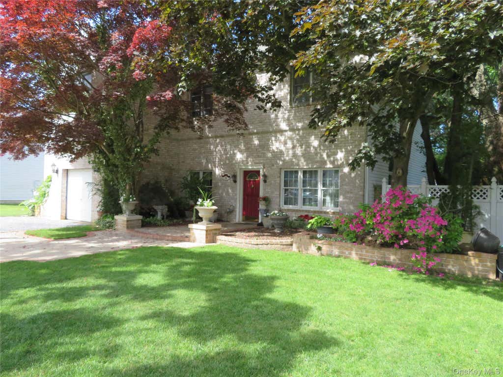 Photo of 6 Naybor Avenue, Medford, NY 11763 (MLS # 1009647)