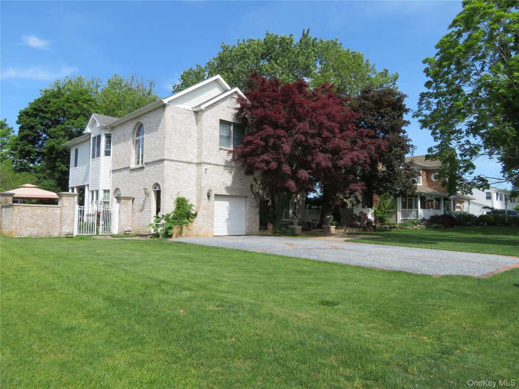 Photo of 6 Naybor Avenue, Medford, NY 11763 (MLS # 1009647)