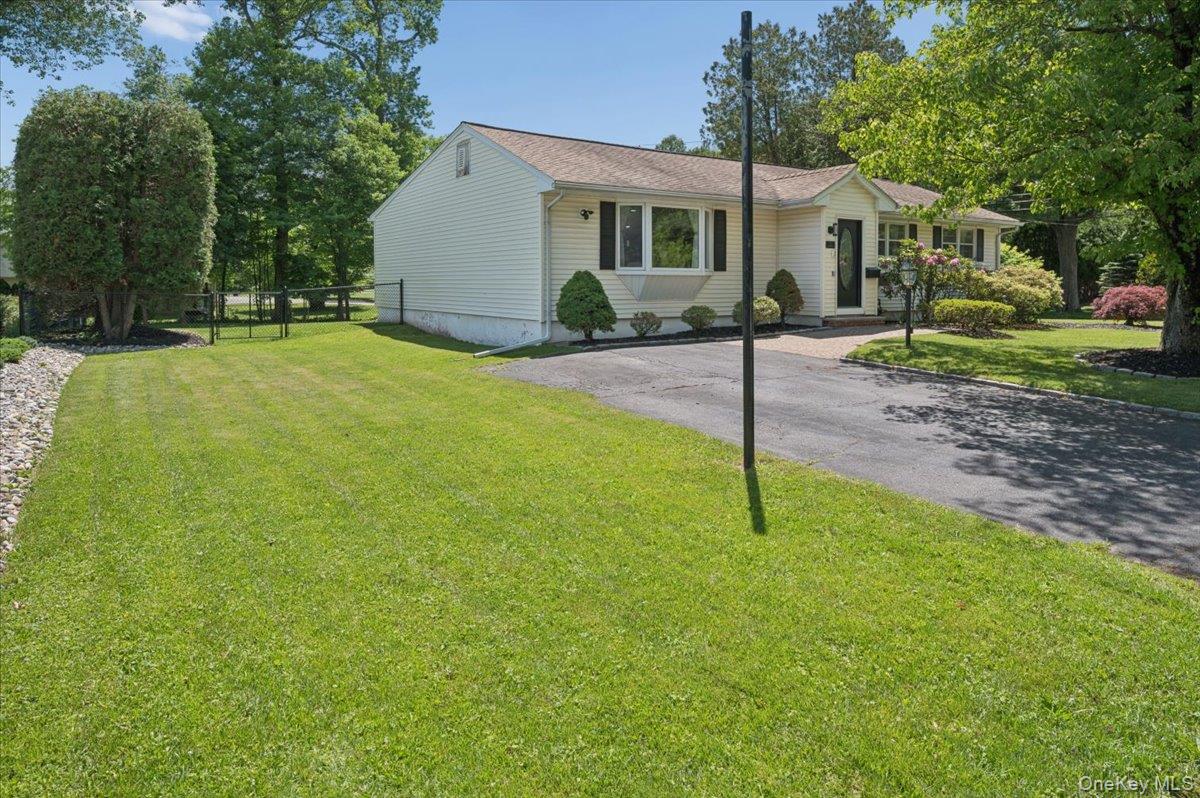 2 Debra Lee Court