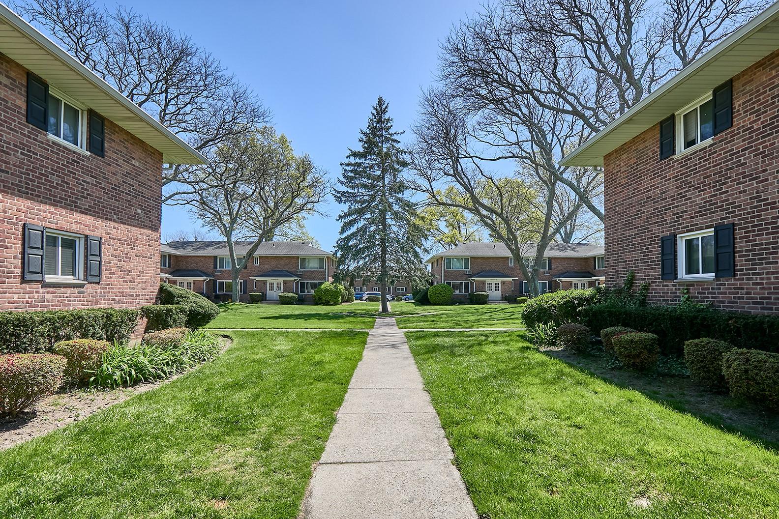 71 Edmunton Drive #F10, North Babylon, New York image 14