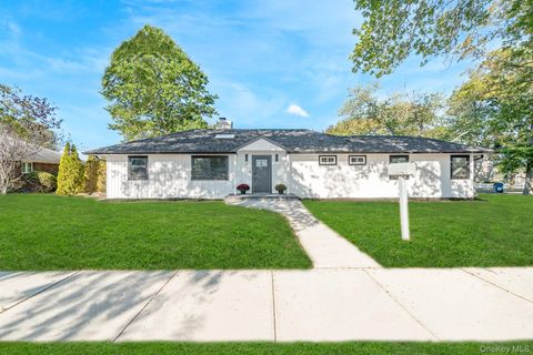 Photo of 5 Huron Avenue, Massapequa, NY 11758 (MLS # 919829)