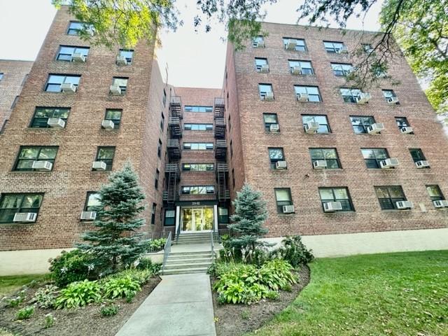 211-02 75th Avenue #4P, Oakland Gardens, New York image 1