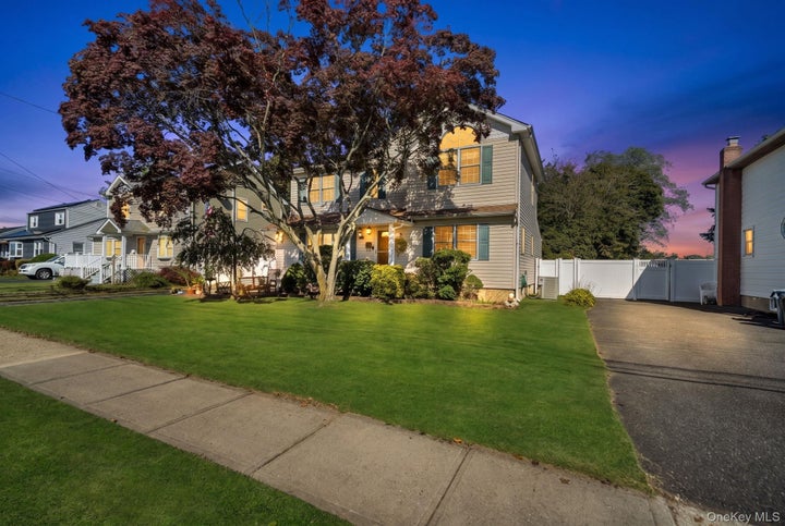 Photo 1 of 50 — 33 Mohawk Drive, North Babylon, NY 11703