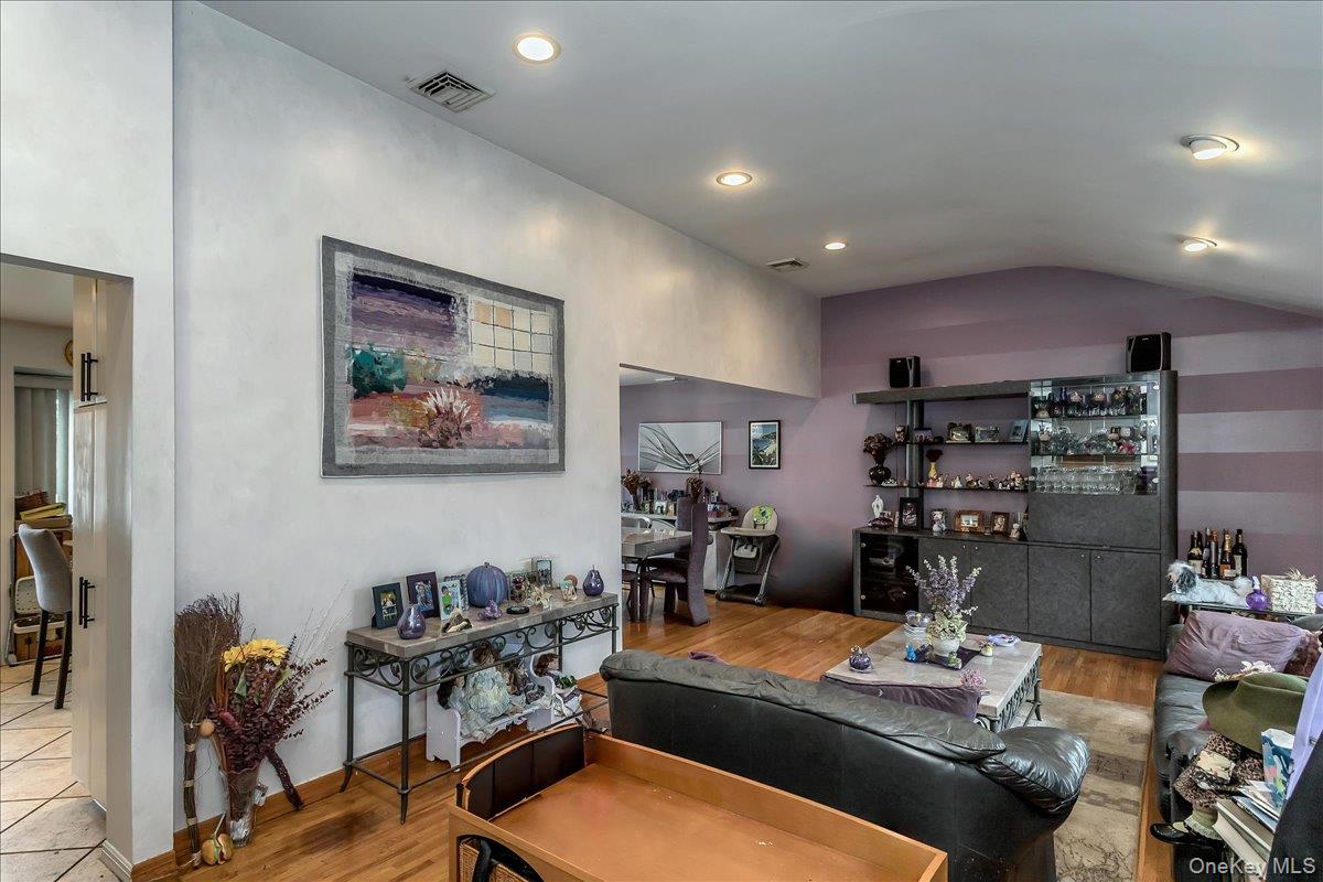 113 Northern Parkway W