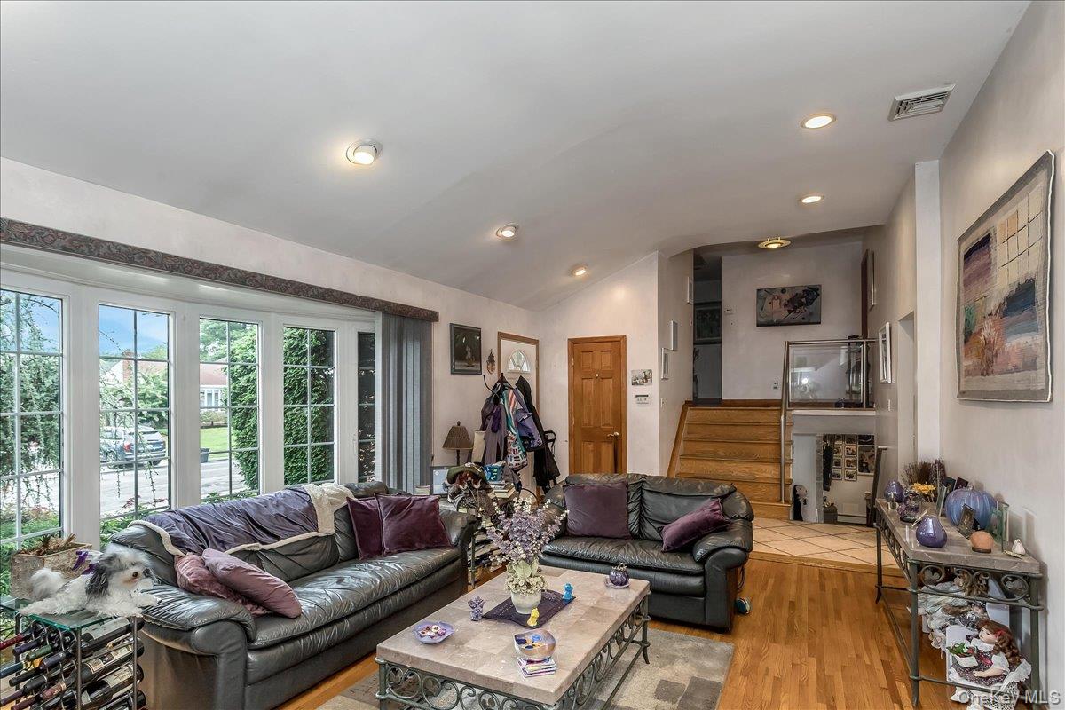 113 Northern Parkway W