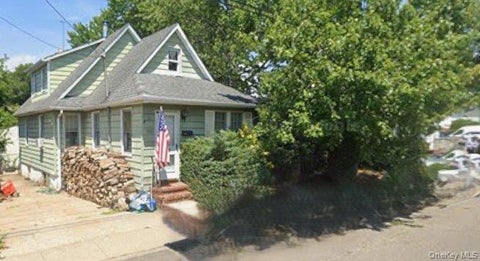 Photo of 1366 Easr Street, Elmont, NY 11003 (MLS # 1065152)