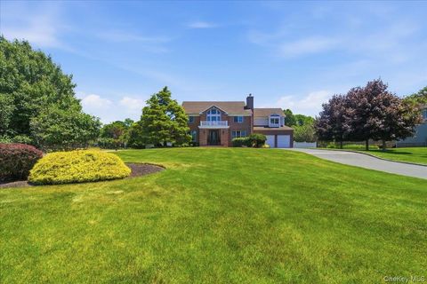 Homes For Sale - 2 Mercedes Court<br/> Patchogue, NY 11772