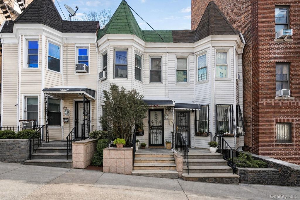 Photo of 1226 Shakespeare Avenue, Bronx, NY 10452 (MLS # 957755)