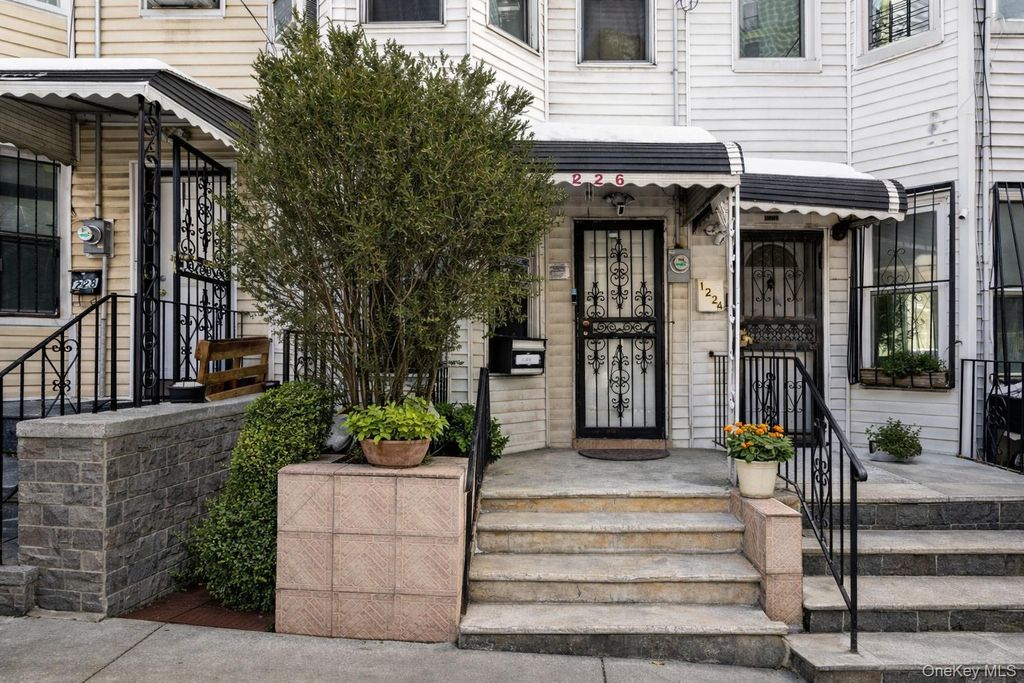 Photo of 1226 Shakespeare Avenue, Bronx, NY 10452 (MLS # 957755)
