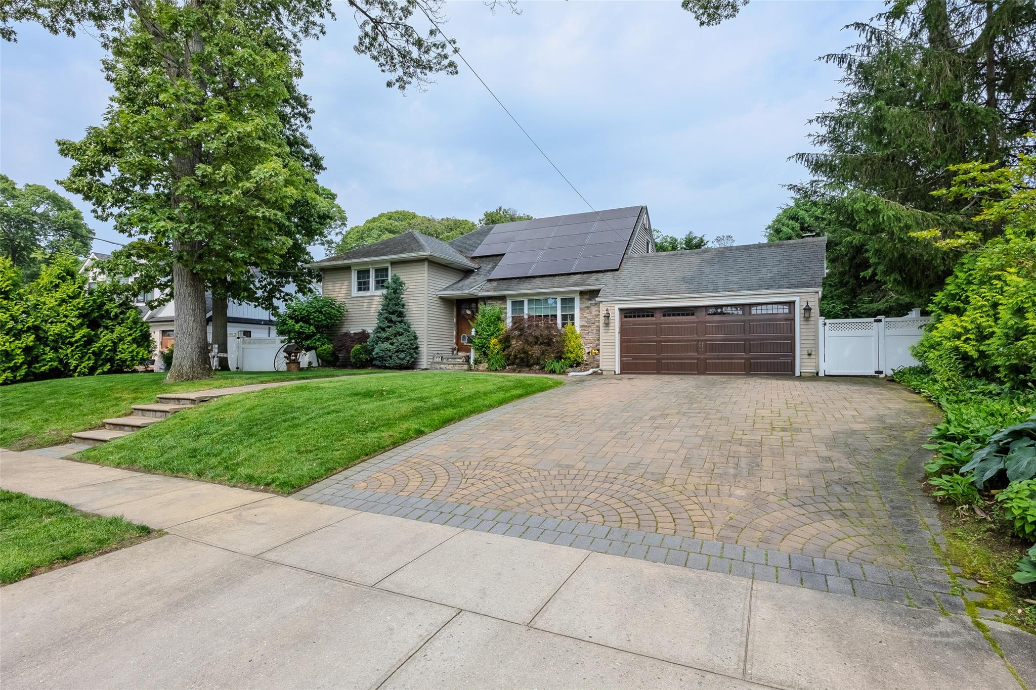 82 Algonquin Avenue