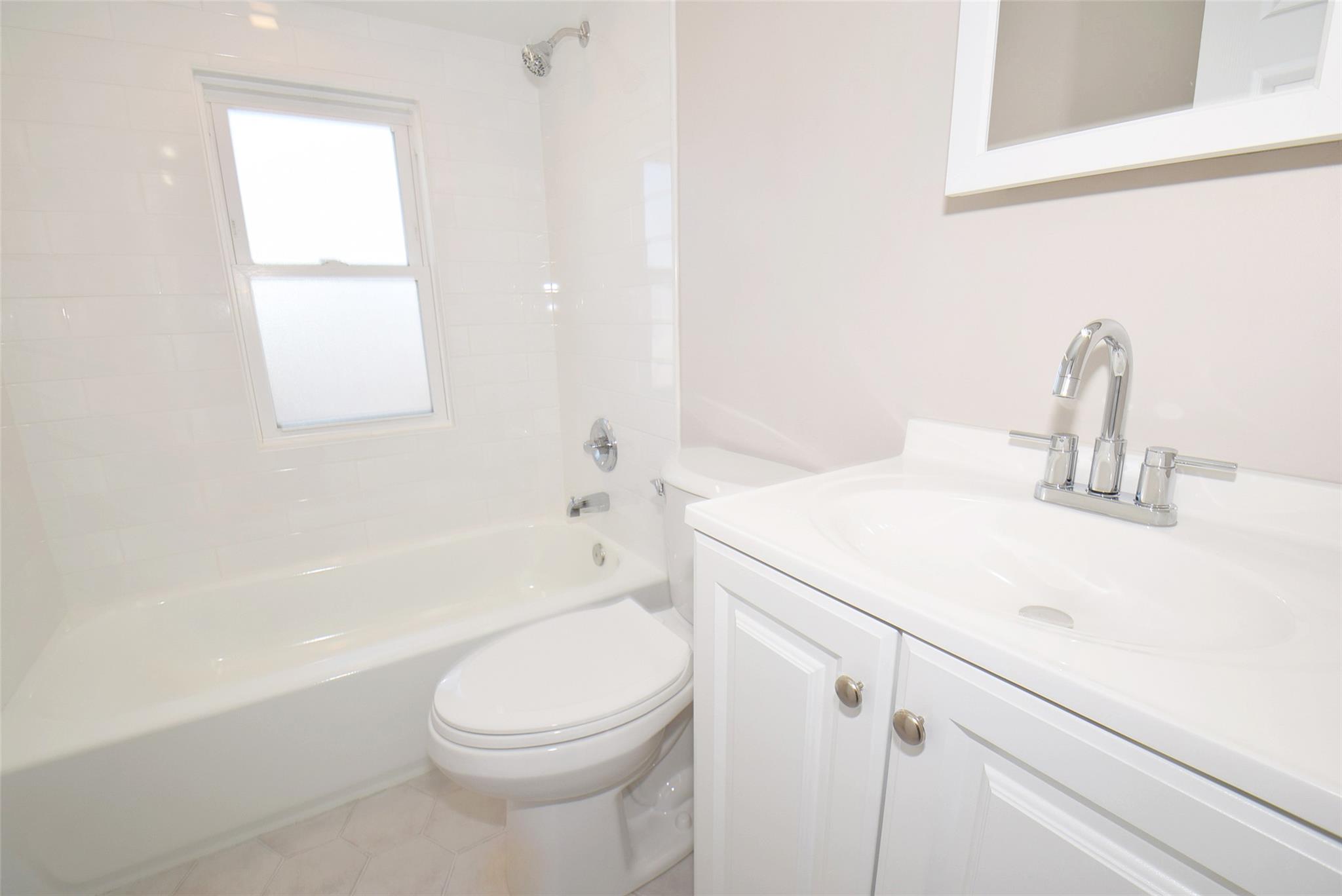 1347 Ferndale Boulevard, Central Islip, New York image 11