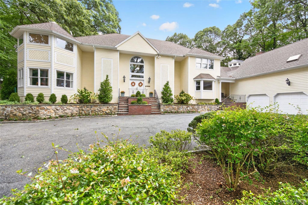 Photo of 136 Cove Neck Road, Cove Neck, NY 11771 (MLS # 1058118)