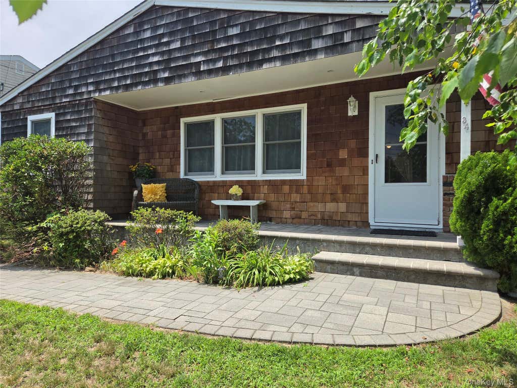 Photo of 34 Barrett Avenue, Bayport, NY 11705 (MLS # 1023806)