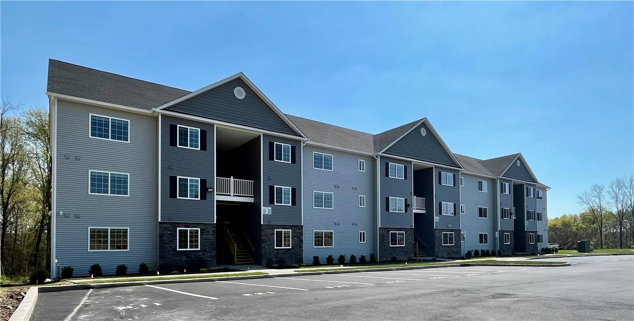 Rental Property at Golf Links Road 724, Middletown, New York - Bedrooms: 1 
Bathrooms: 2 
Rooms: 6  - $2,150 MO.