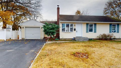 Photo of 331 E 3rd Street, Deer Park, NY 11729 (MLS # 939237)