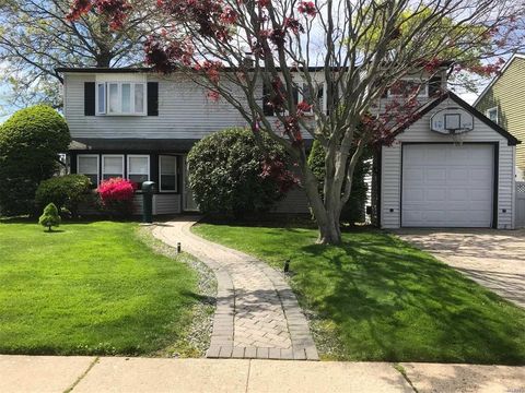 18 Hickory Lane Levittown NY 11756