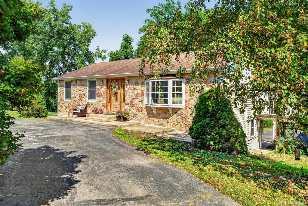 Photo of 35 Hillside Drive, Marlboro, NY 12542 (MLS # 1040462)