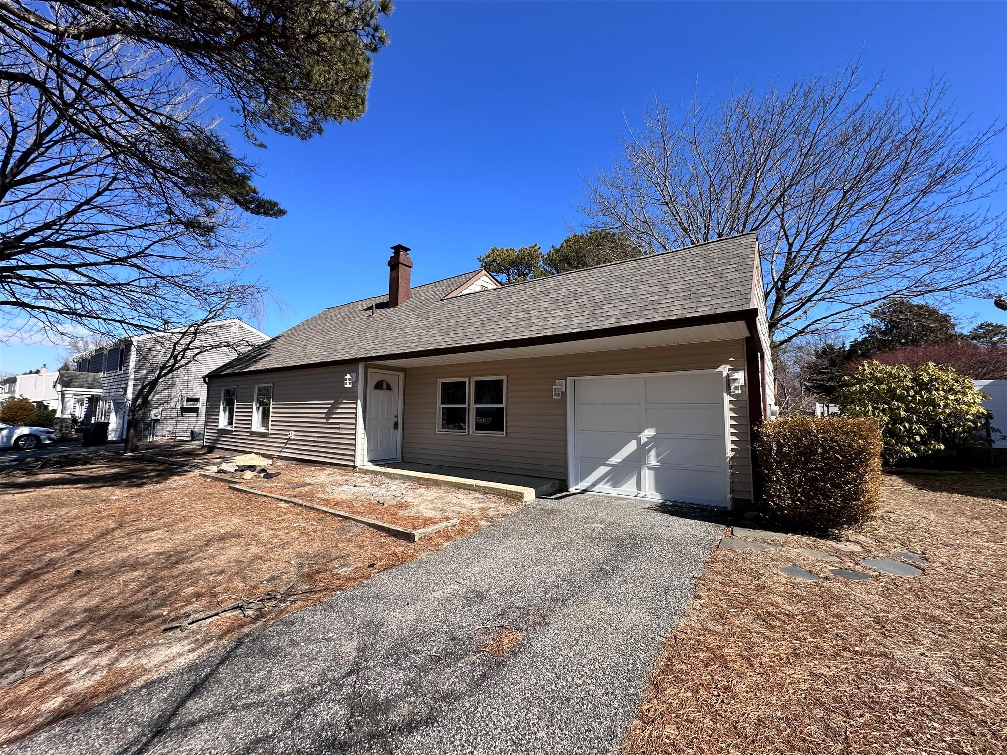 1073 Sipp Avenue, Medford, New York image 25