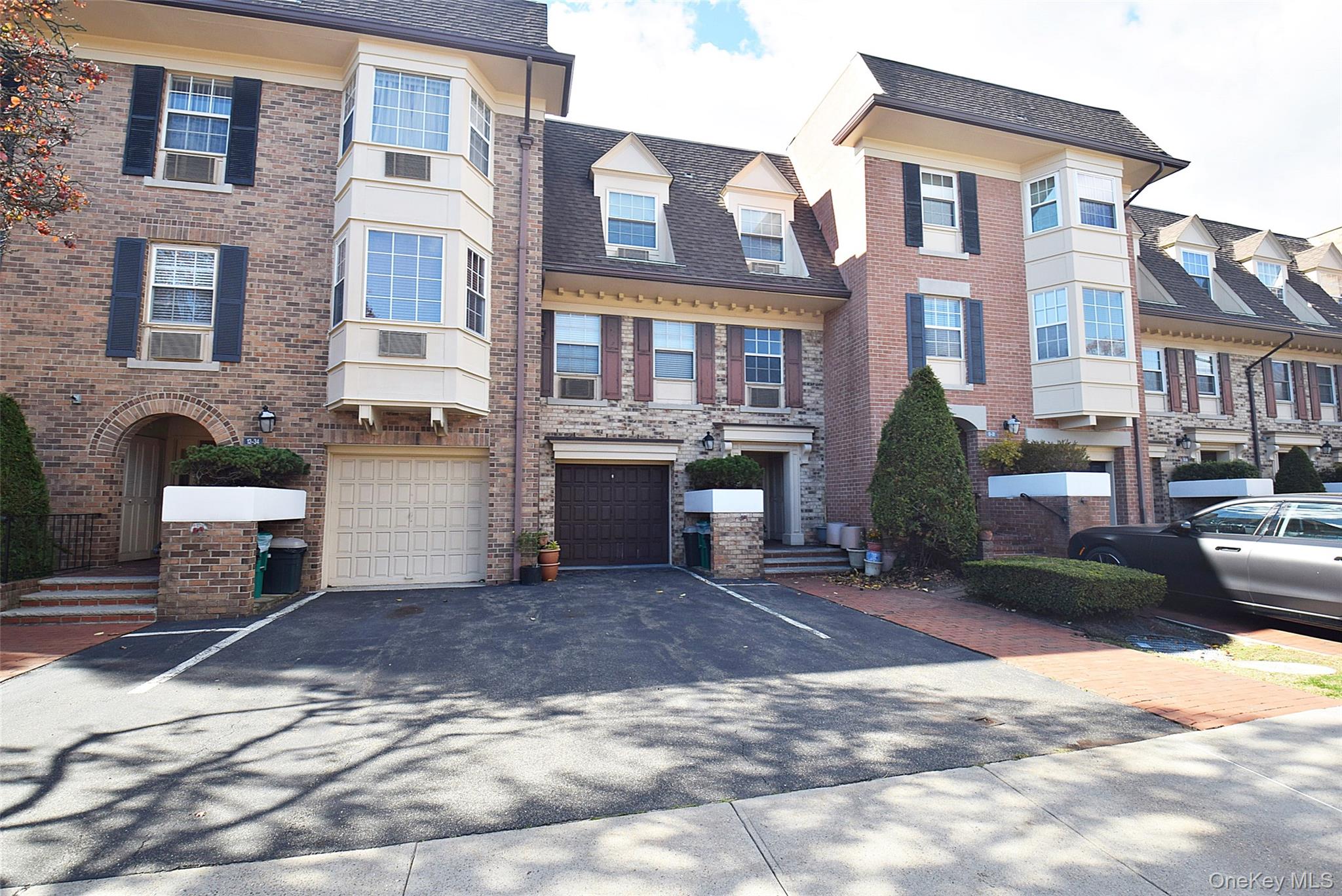 12-32 Diane Place 204 L