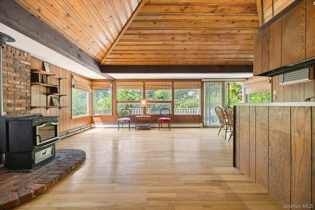 Photo of 24 Cornell Drive, Great Neck, NY 11020 (MLS # 1035175)