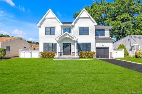 109 Greenway Albertson NY 11507