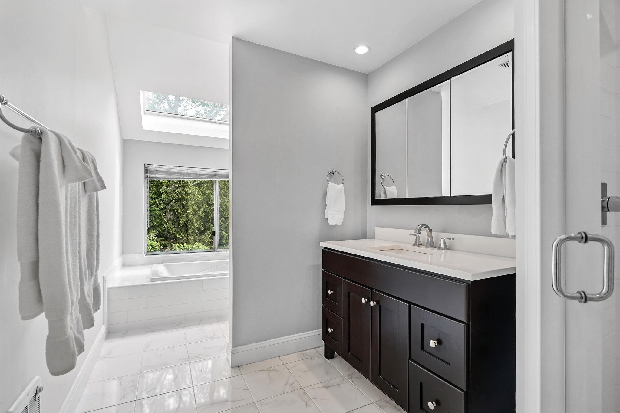 27 Indian Hill Road, New Rochelle, New York image 19