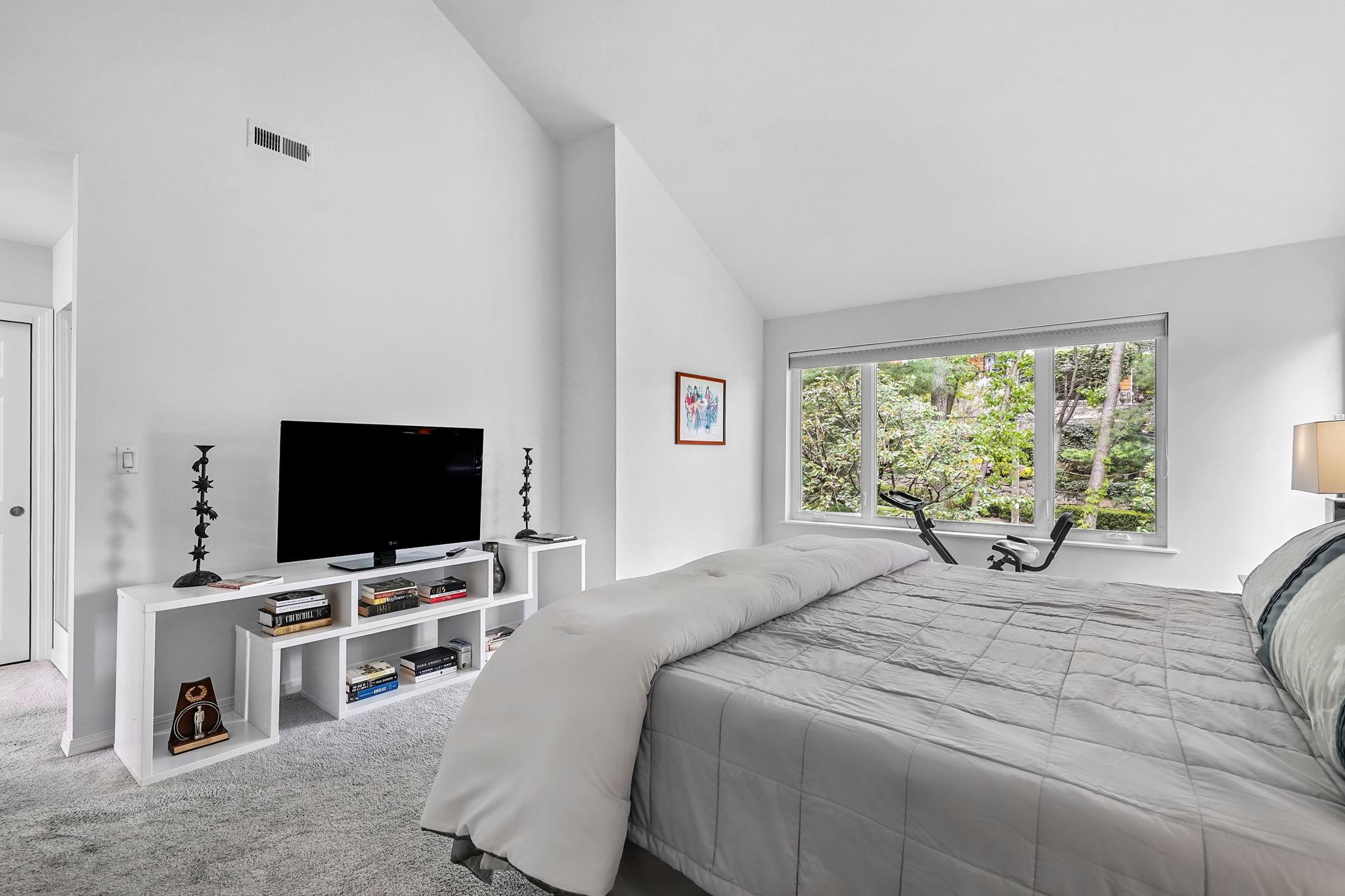 27 Indian Hill Road, New Rochelle, New York image 18
